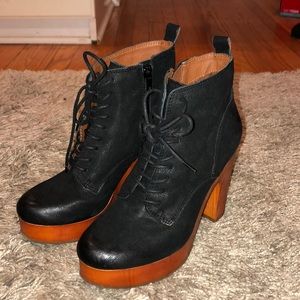 Size 6 lucky brand lace up heeled booties